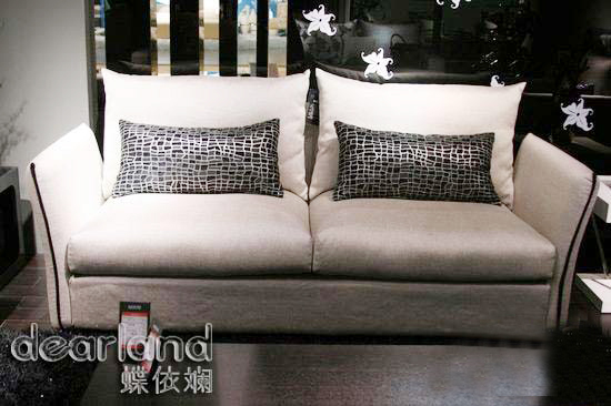 导购：四款优雅布艺沙发 让白领女性难以抉择