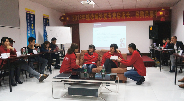 蝶依斓金牌店长导购培训班现场PK演练